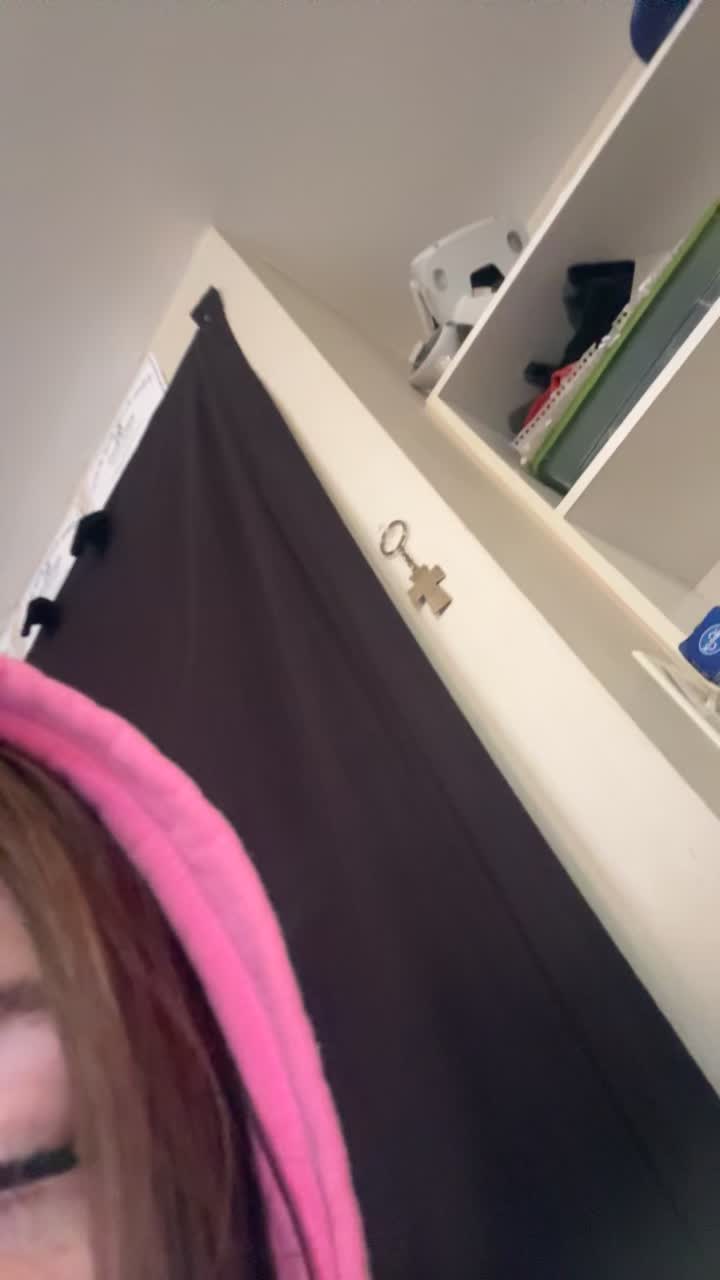 @Ella 𖣂