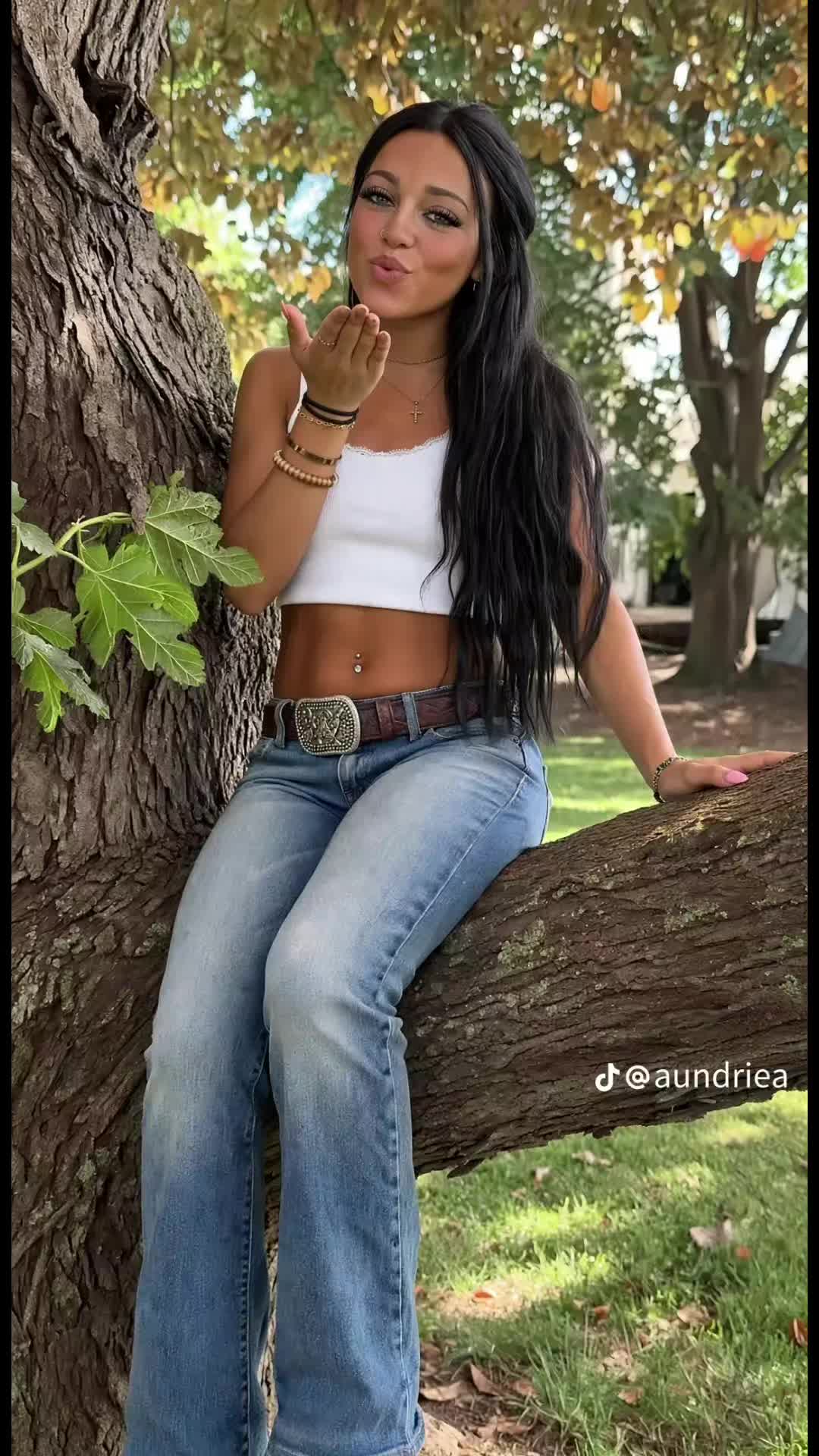 @HOT 🔥 WOMAN ON TIKTOK 🔥