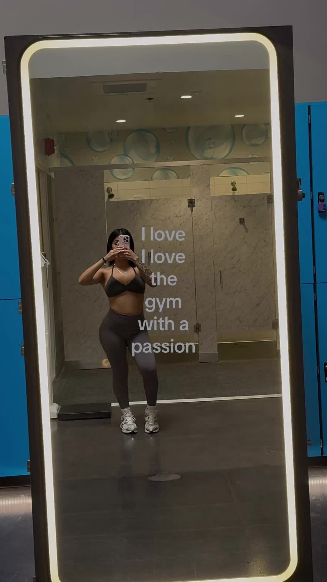 @liyahhenessey