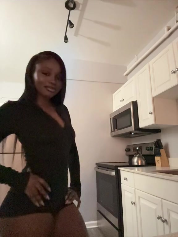 @beinghottishardd