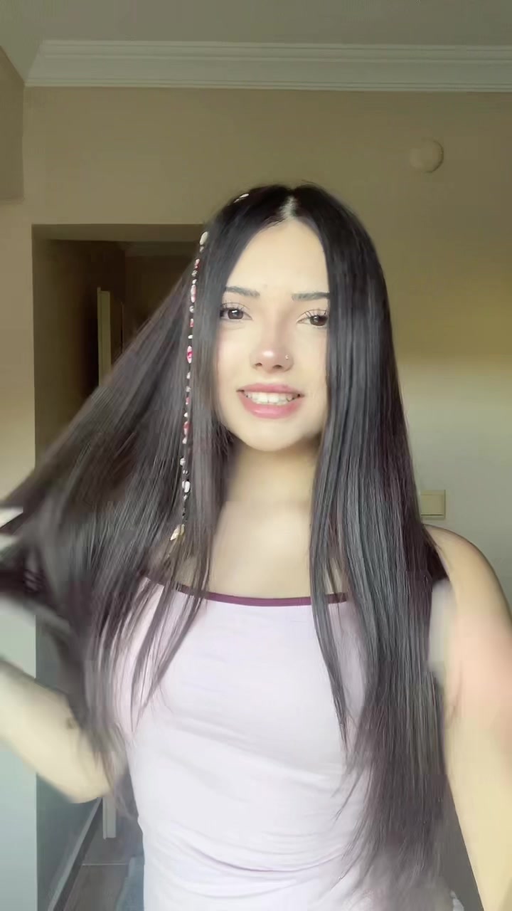 @𝒯