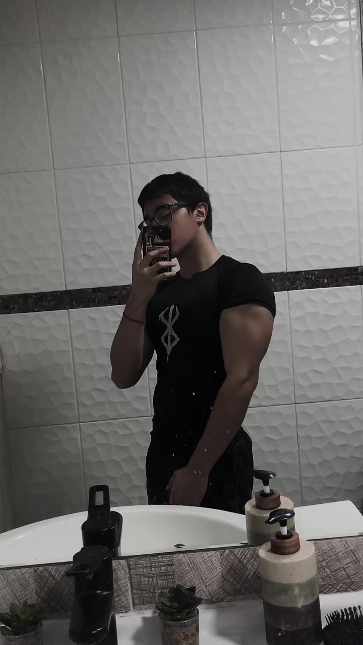 @𝑻𝒉𝒐𝒎𝒊🕷️
