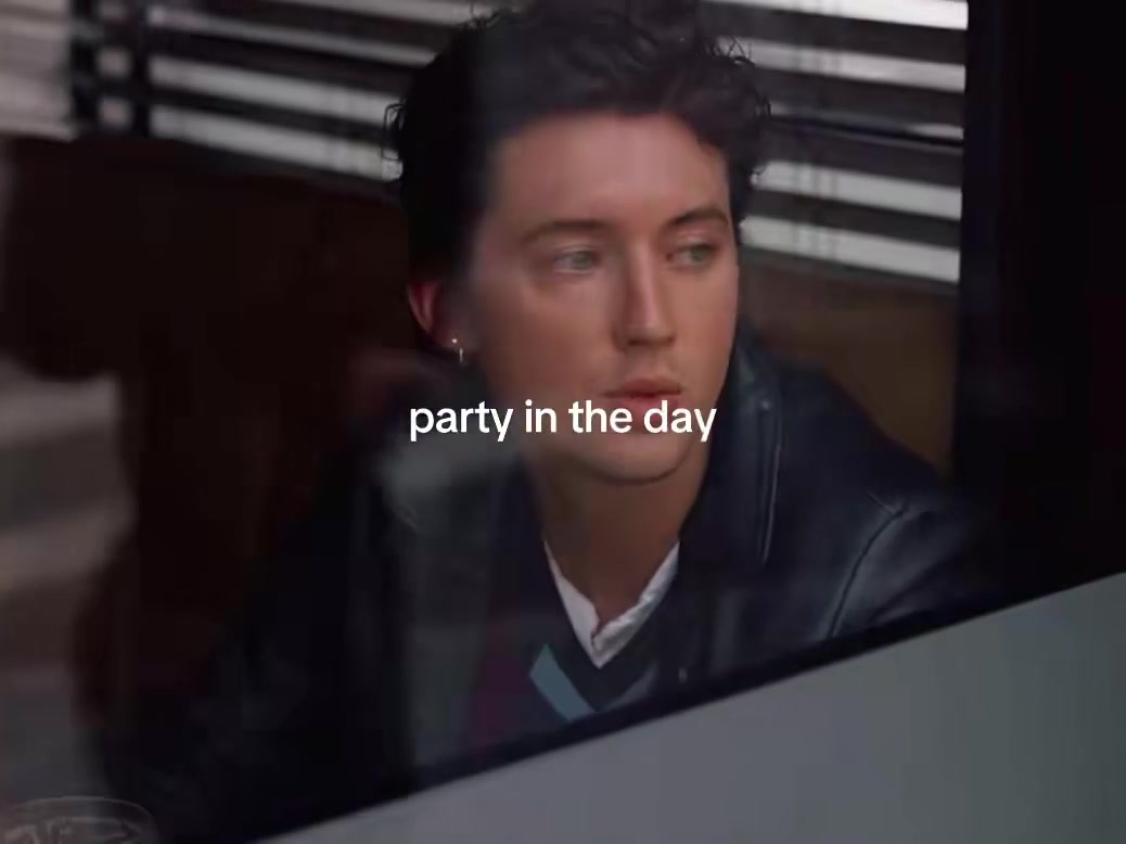 @Troye Fan Page