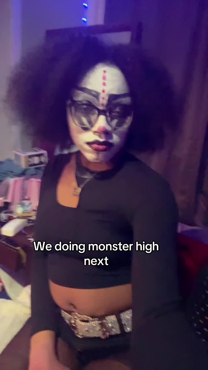@Mrs. Control The Traffic🧟&zwj;♀️