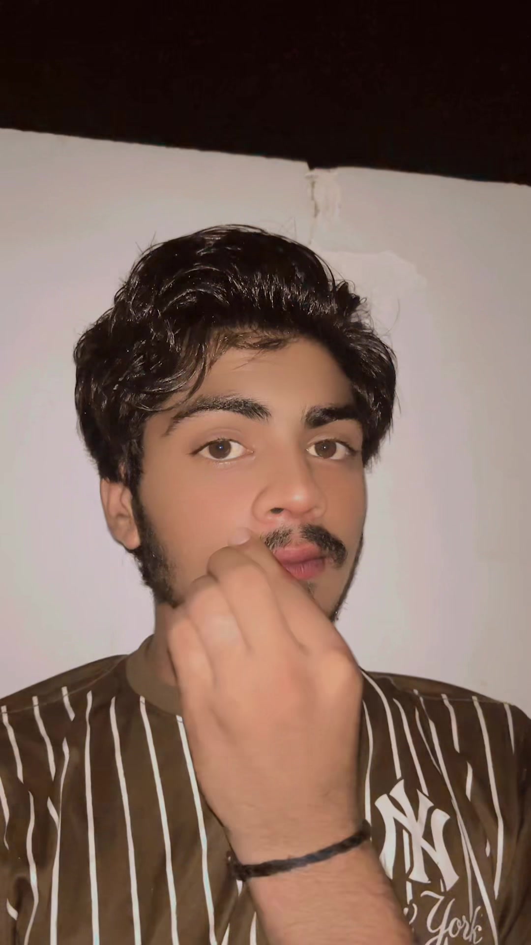 @معصوم پرندہ ظالم شکاری🦜🐦🥷