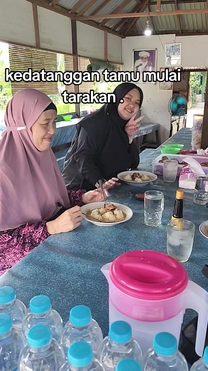 @warung katupat acil ella
