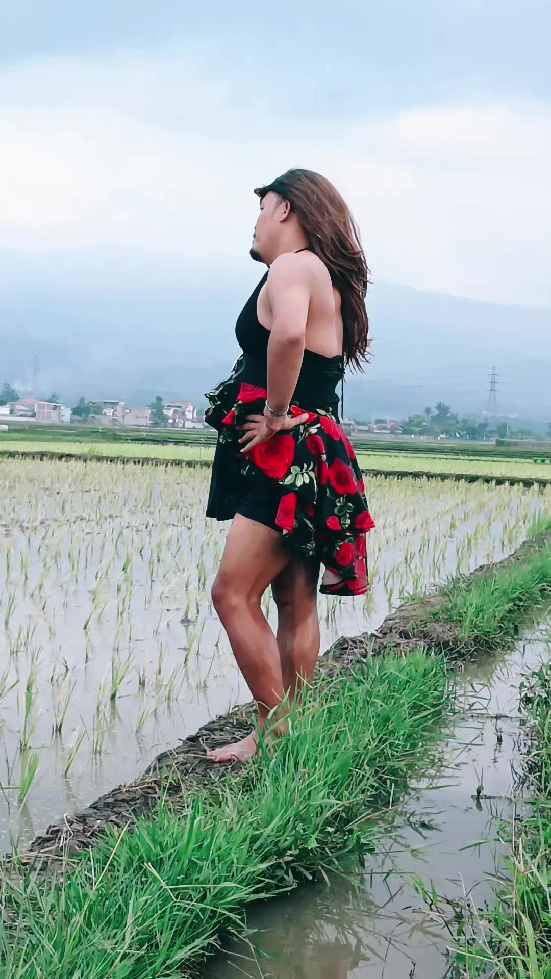 @manda si artis nyebur sawah