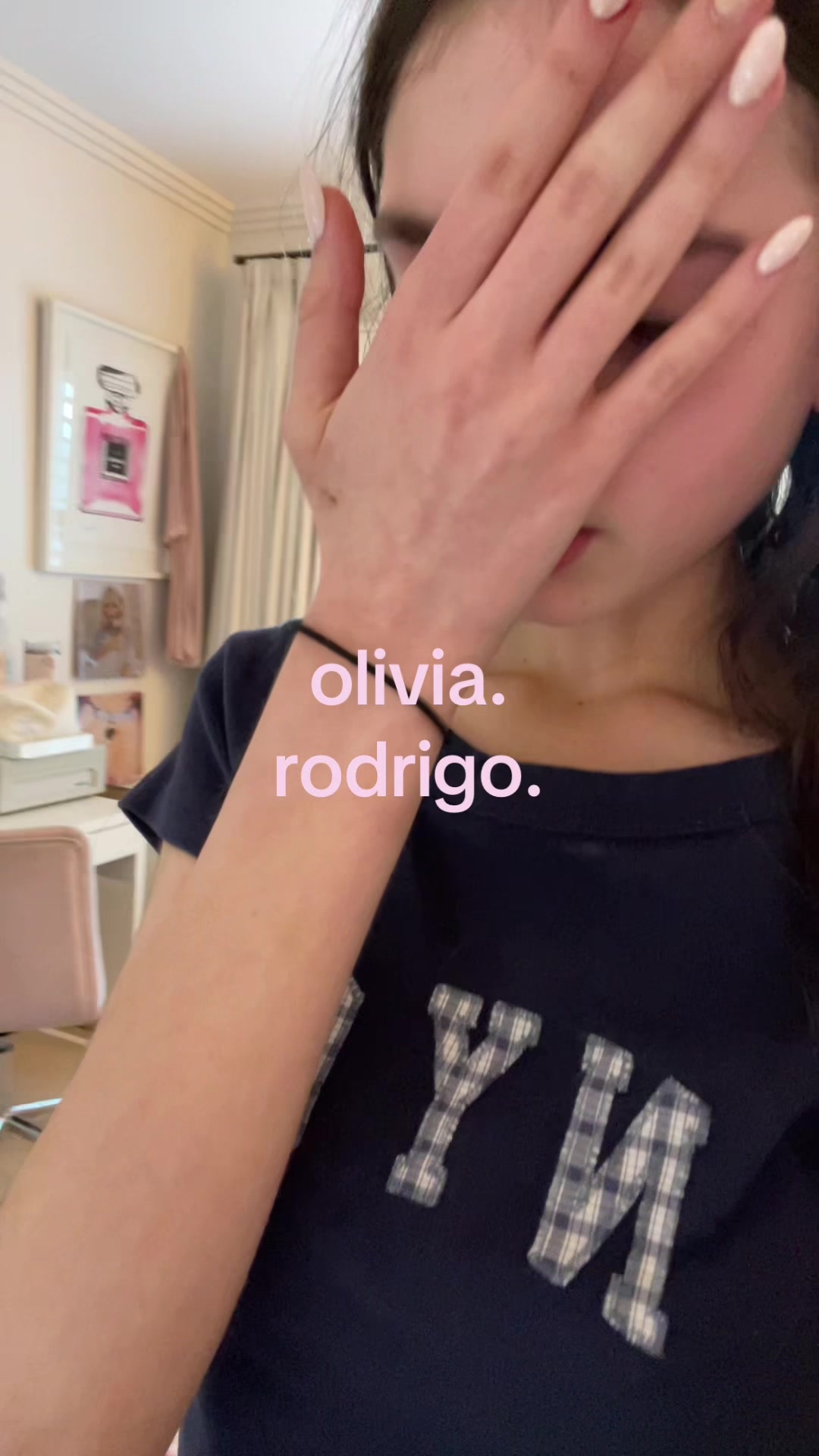 @Chlo ᥫ᭡