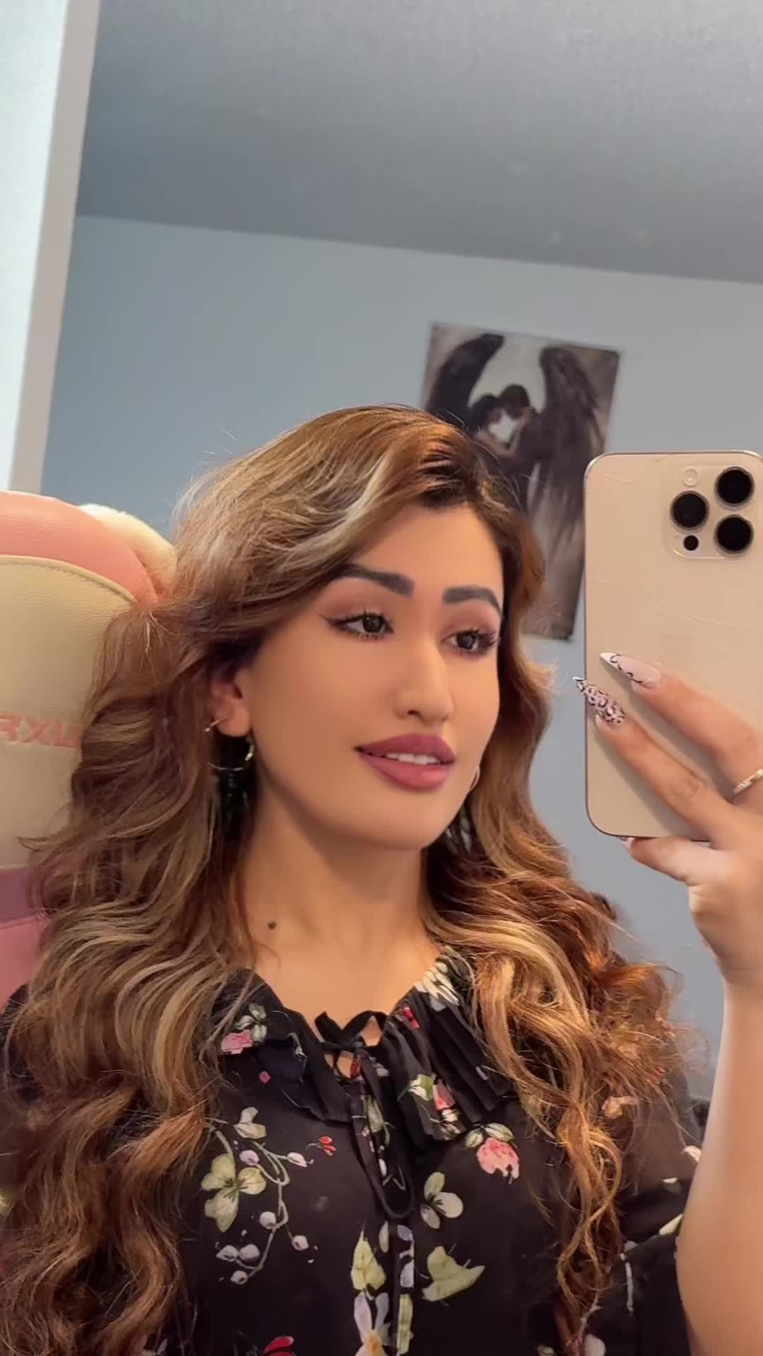 @ANNA🦋آنا.