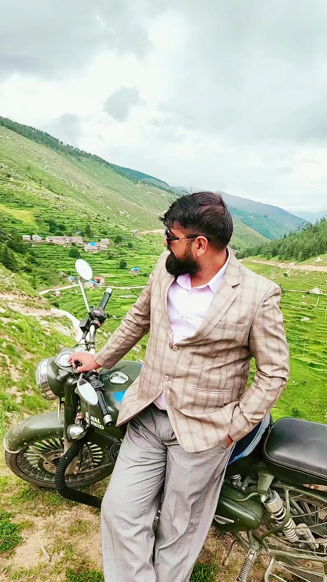 @दिनेश बिक्रम शाही