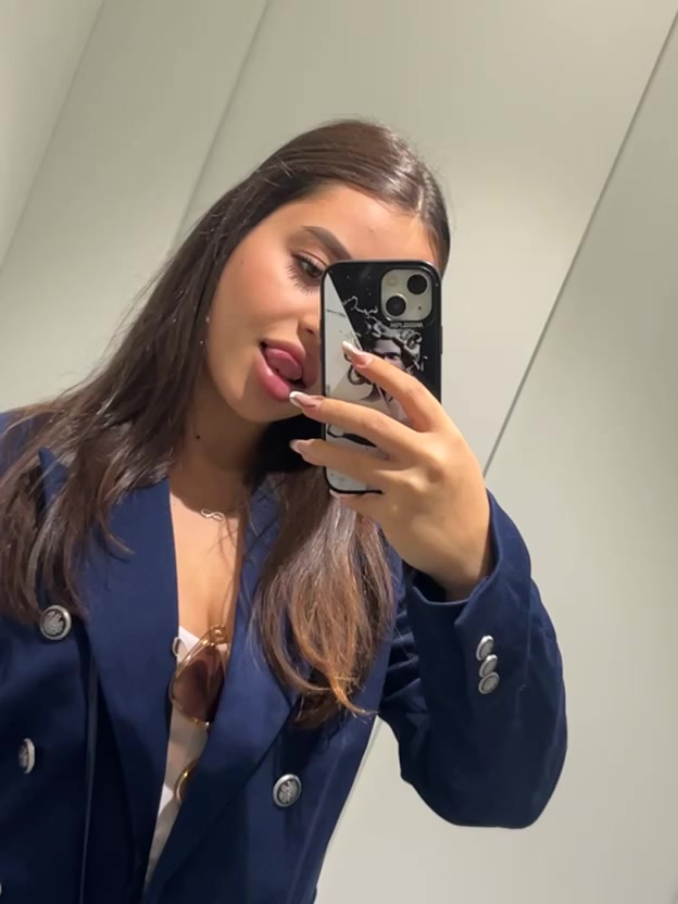 @Camila 221
