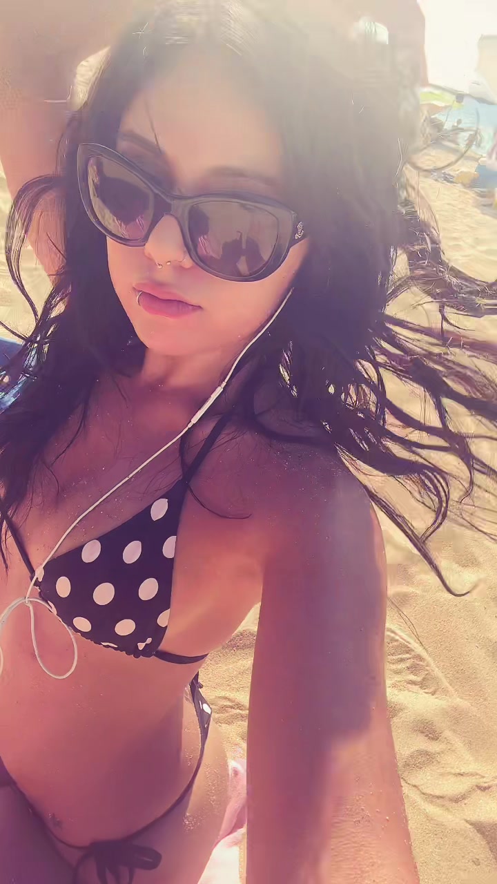 @christi&ntilde;a