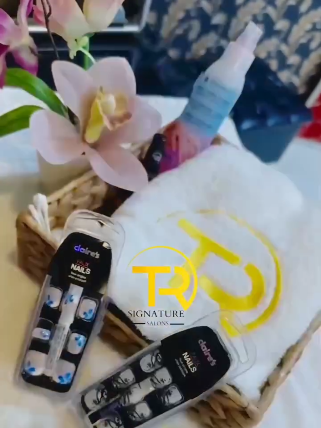 @TR Signature Salon