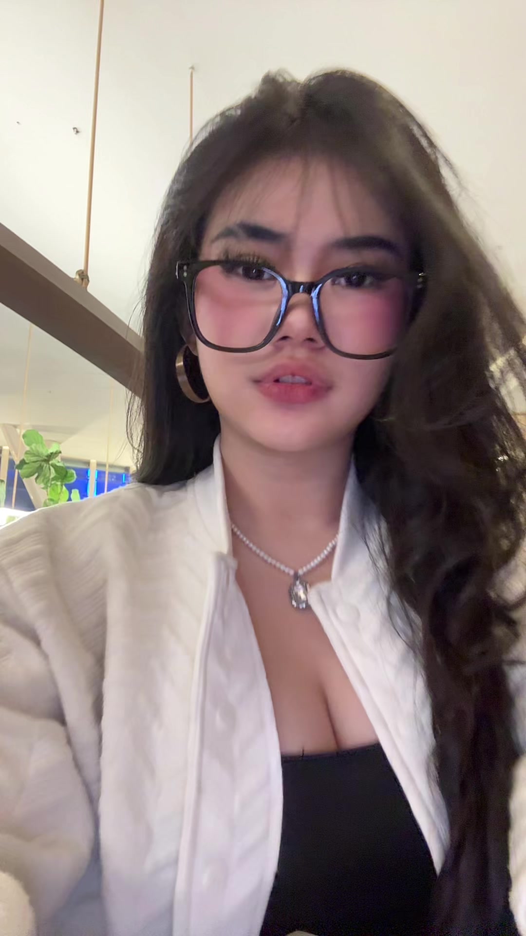@salila gomez