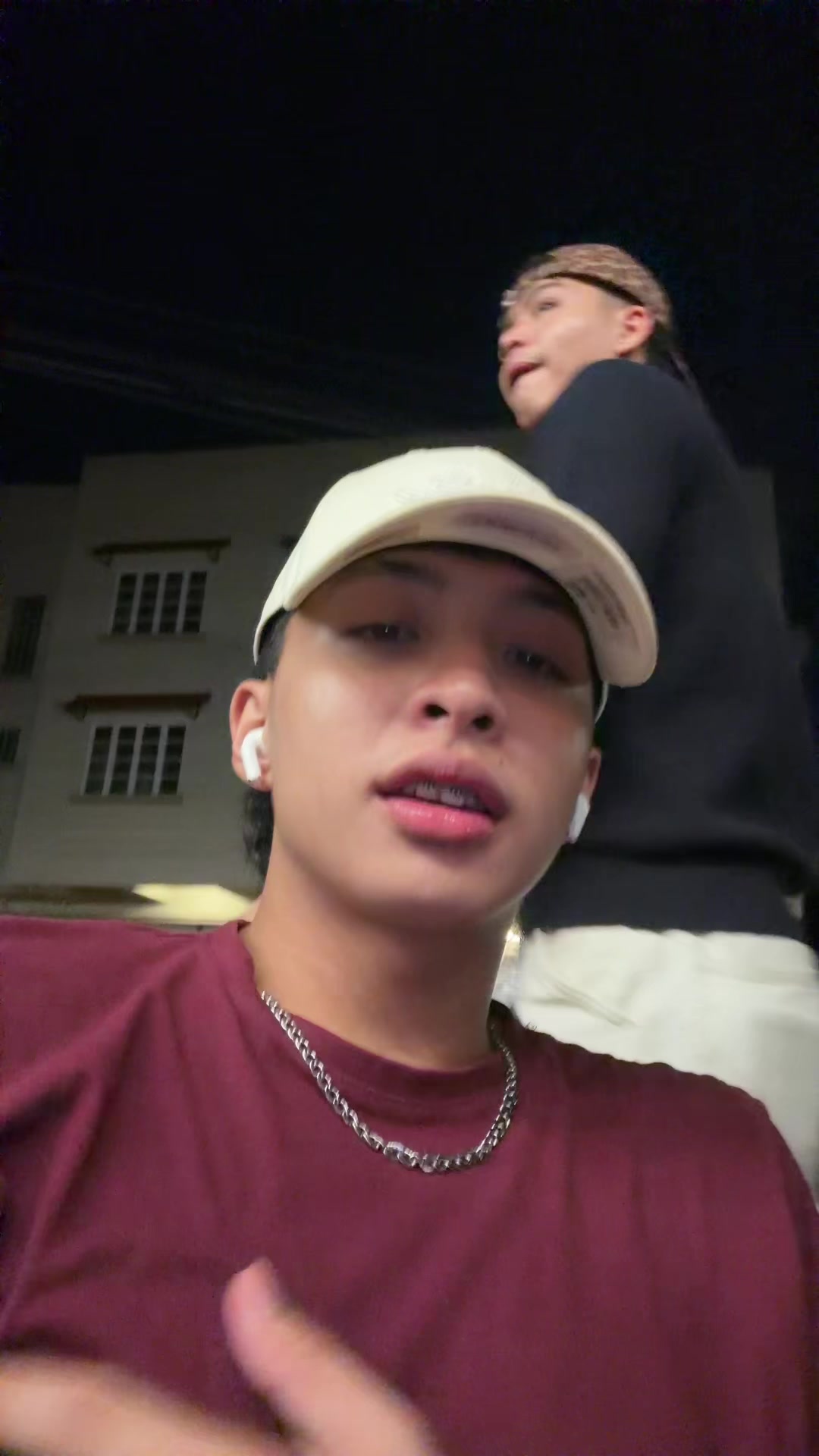 @<<3