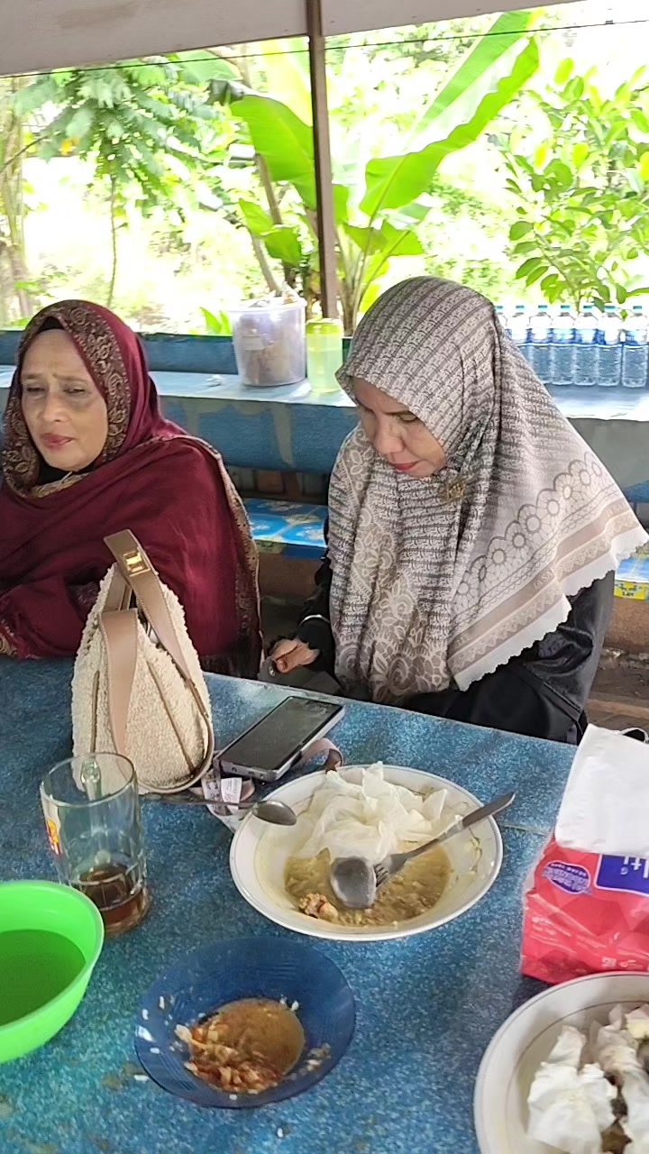 @warung katupat acil ella