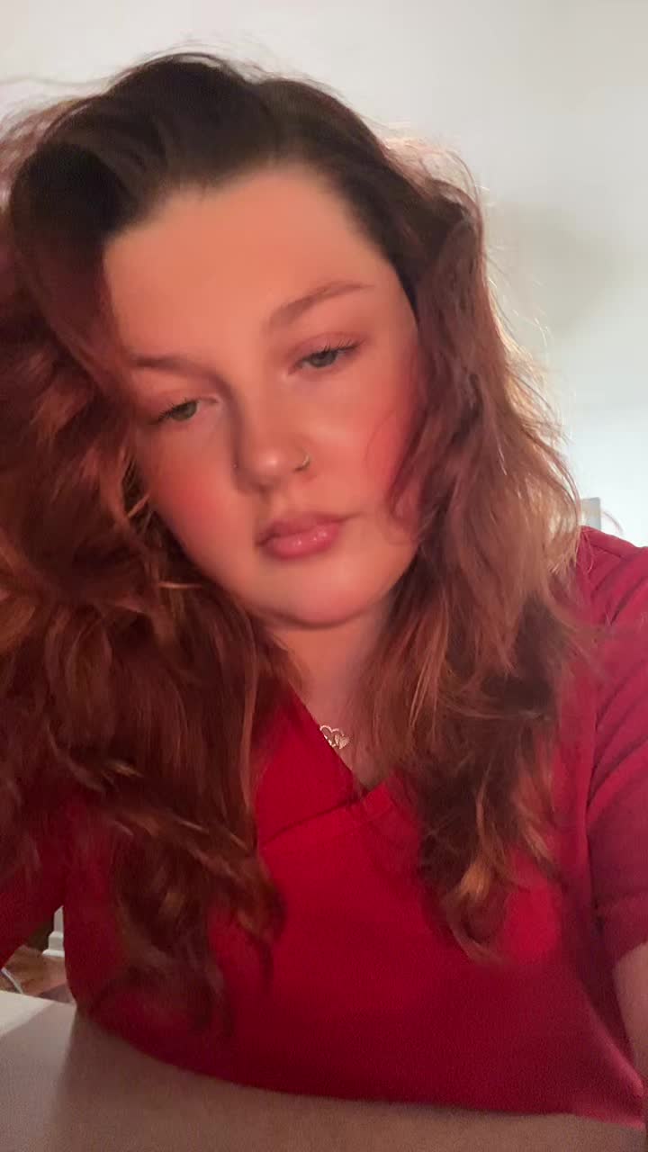 @Biancaaaa💜👣