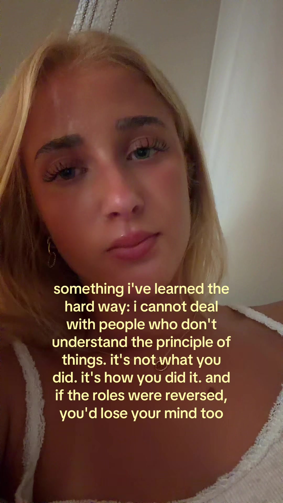@theelliebarker