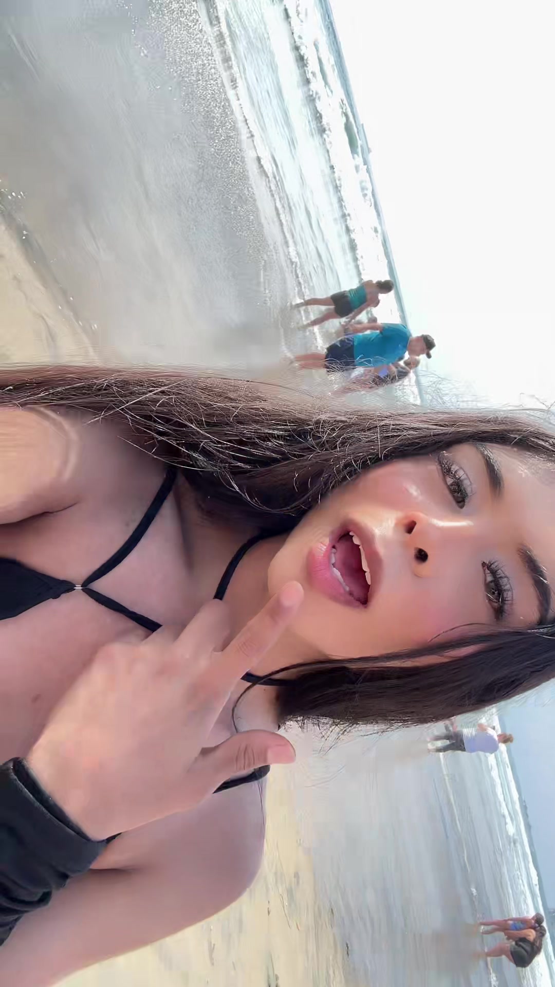 @Cami_