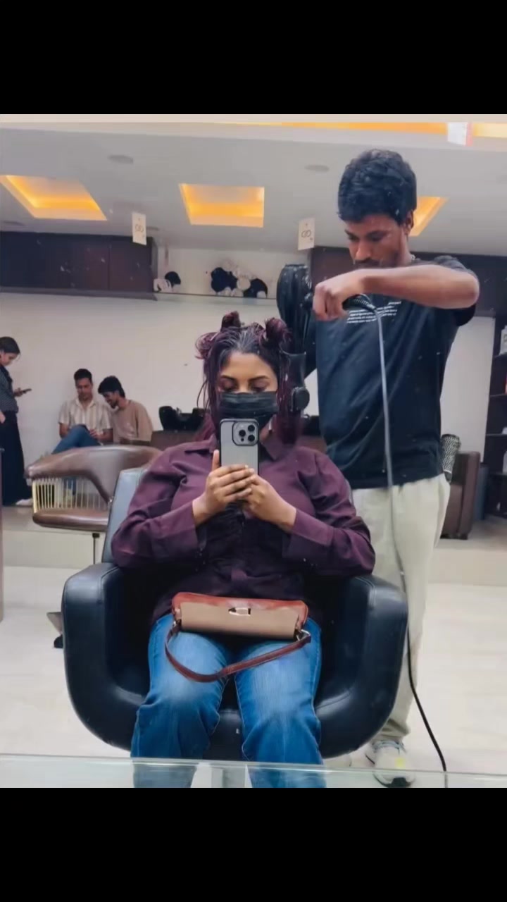 @Elakkiyaa