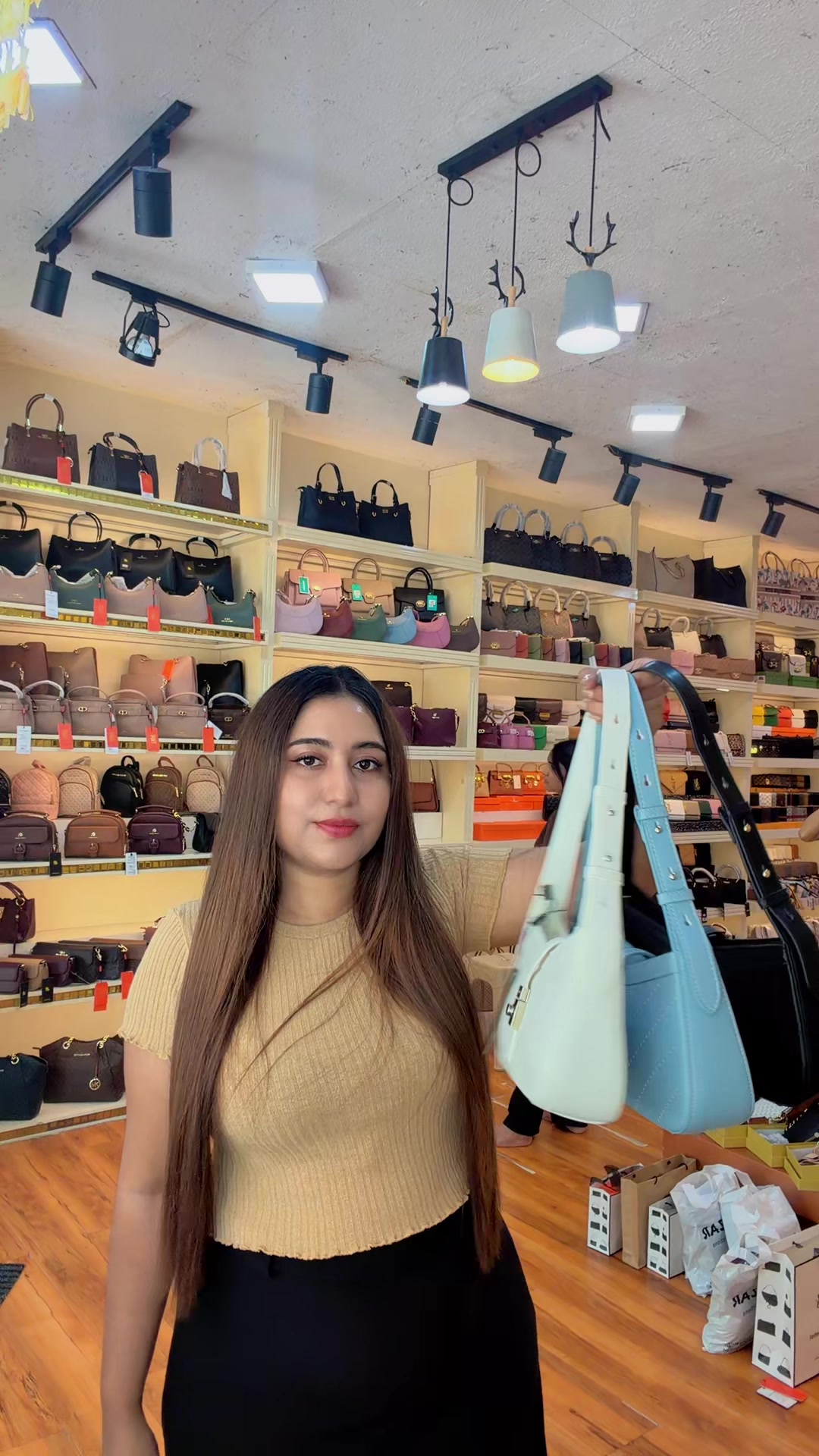 @Hnin Bags Wholesale & Retail