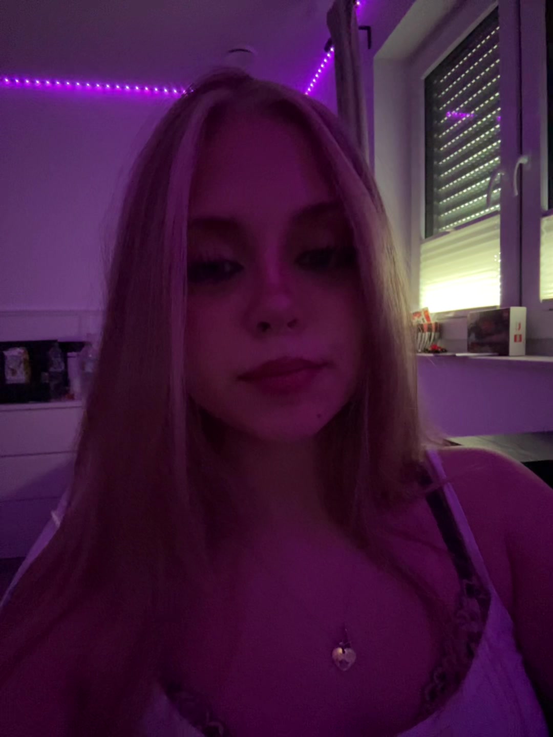 @zoemberassing
