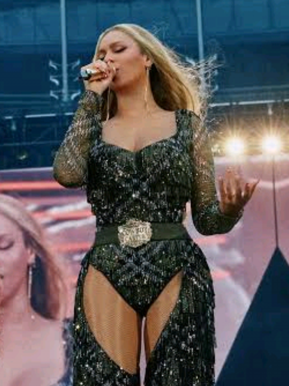 @Alineyonc&eacute;