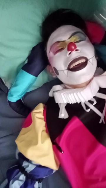 @Dafne the clowngirl