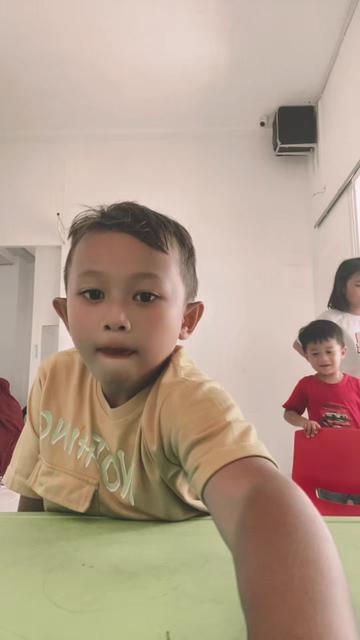 @thia_zakaria
