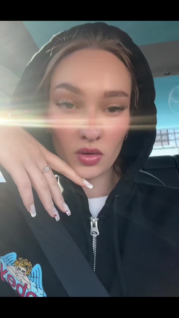 @anya