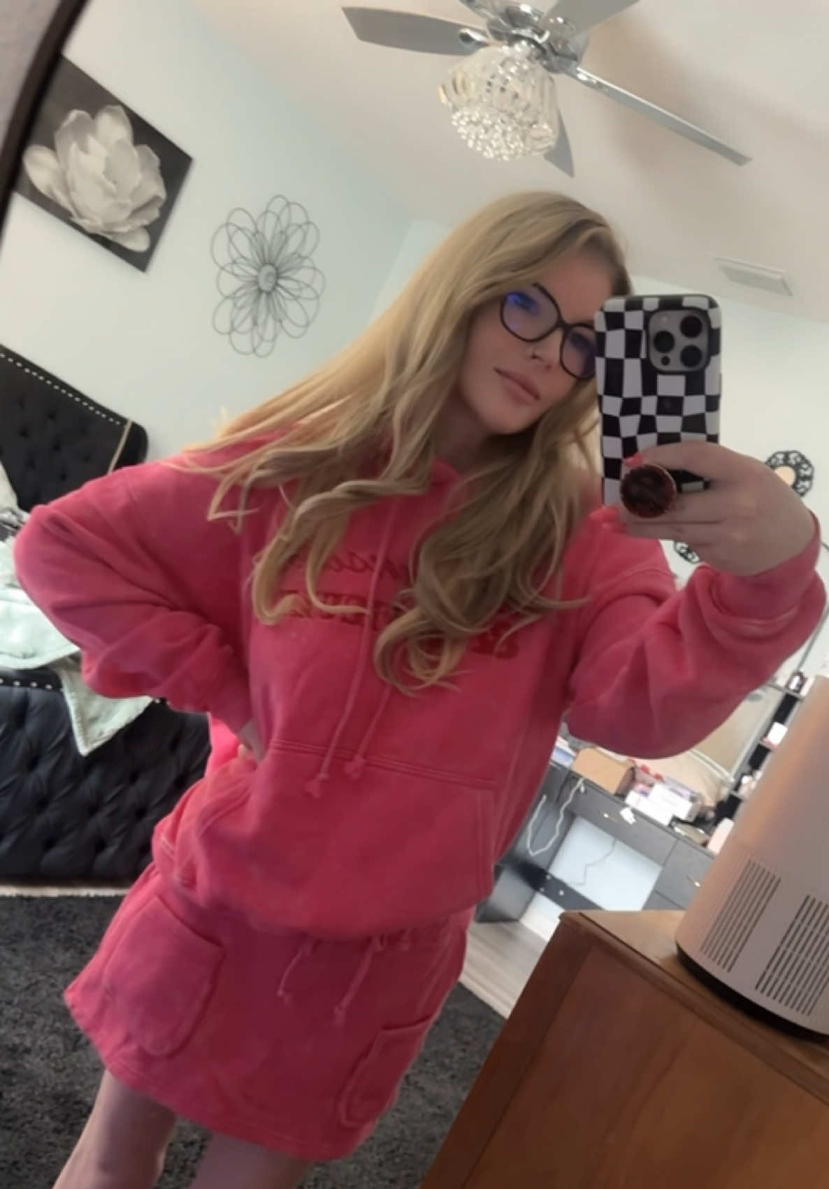 @𝒟𝒶𝓇𝓀𝒲𝑜𝑜𝒹𝓈