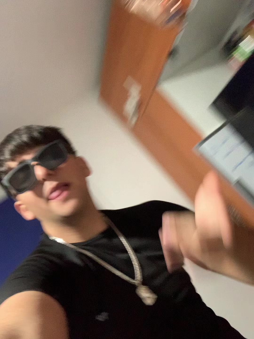 @👹