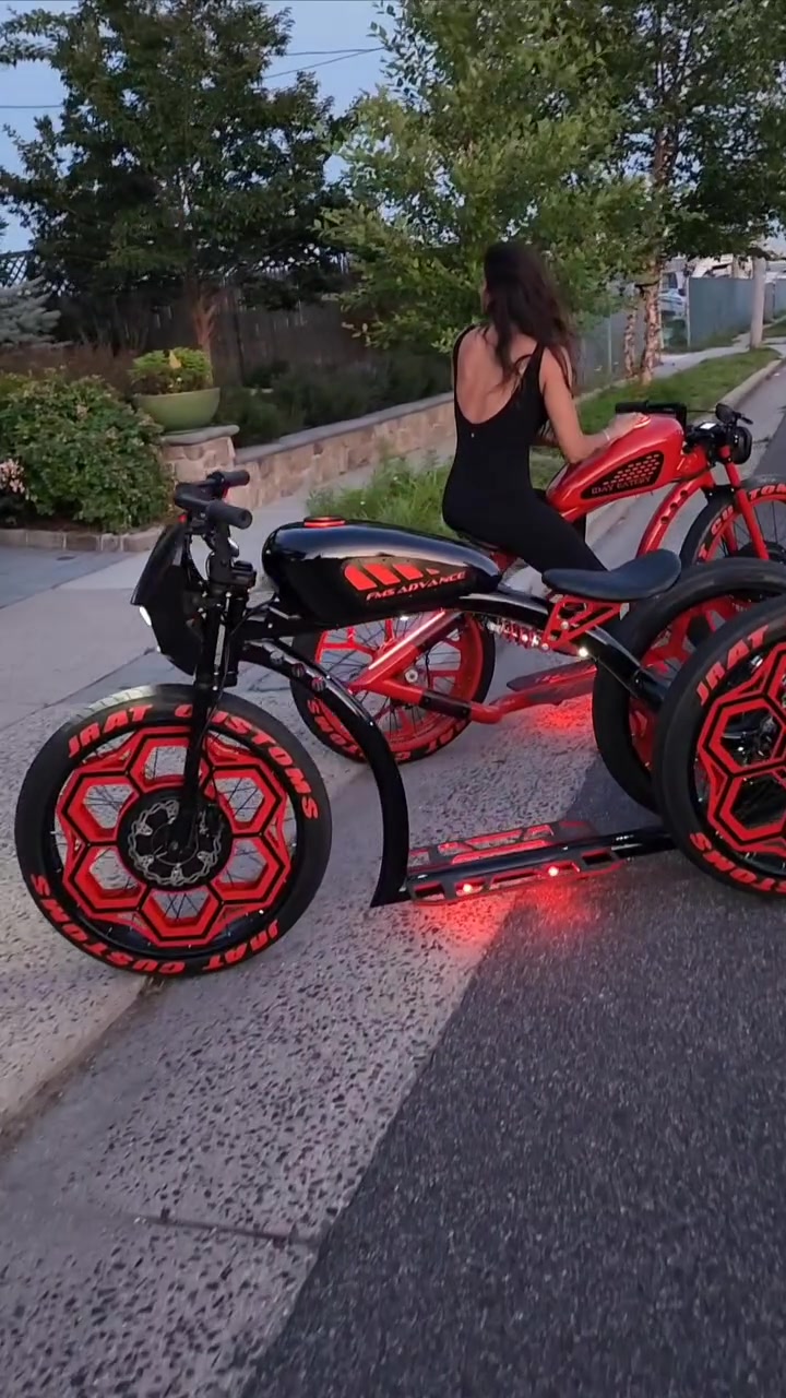 @Jrat Custom E-Bikes