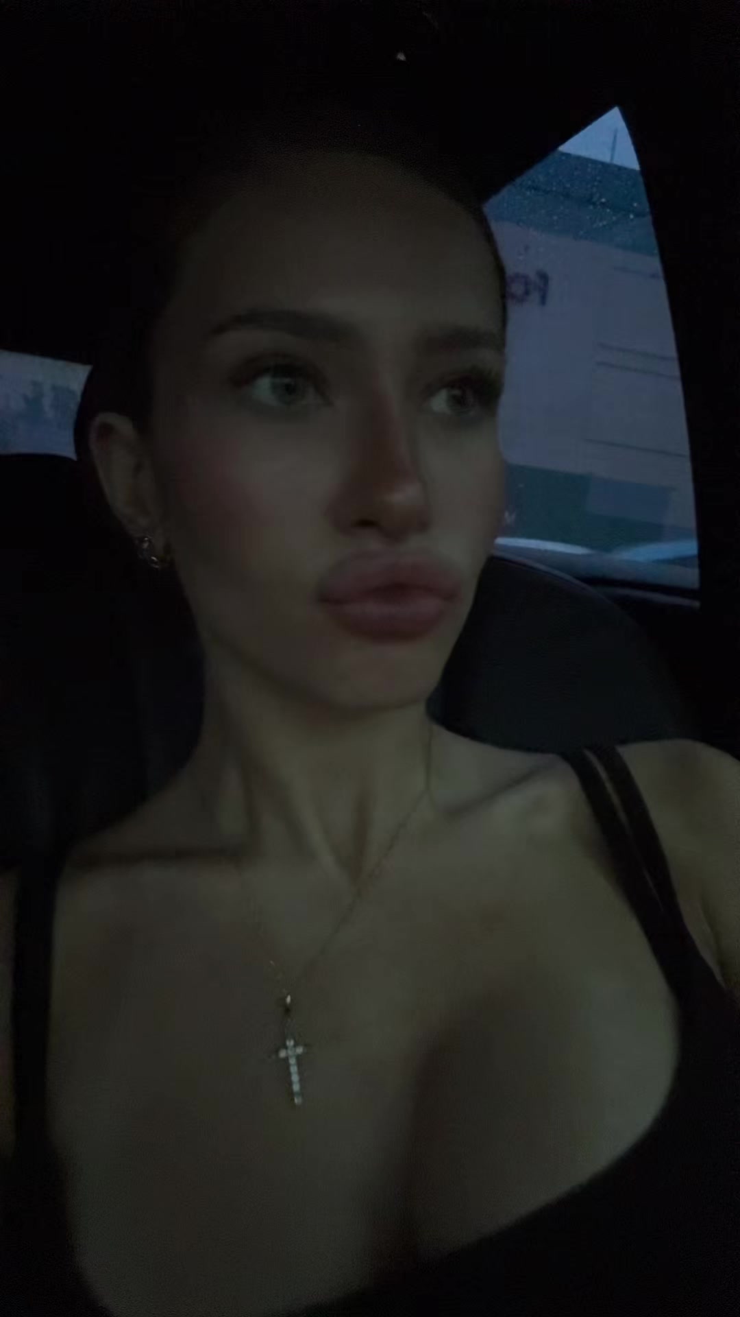 @glosslips