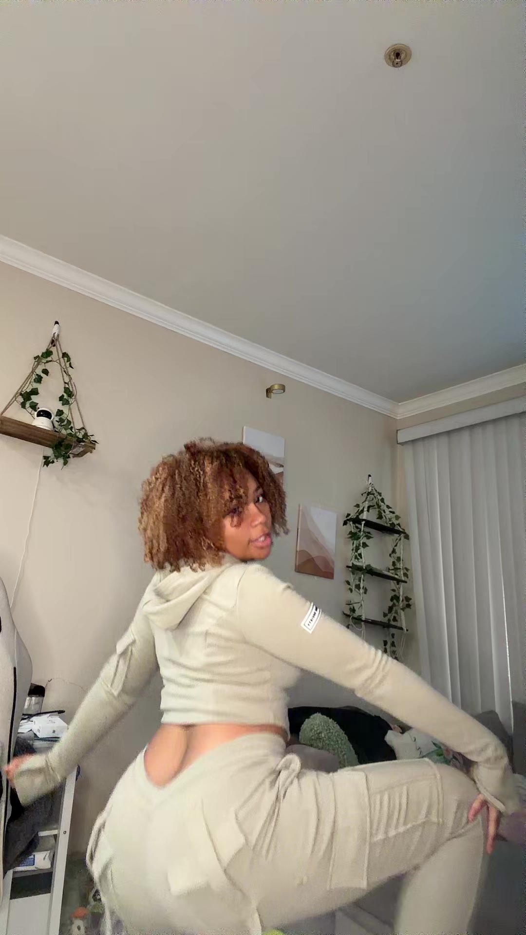 @Sekquiree