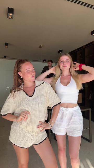 @tinaMiller98