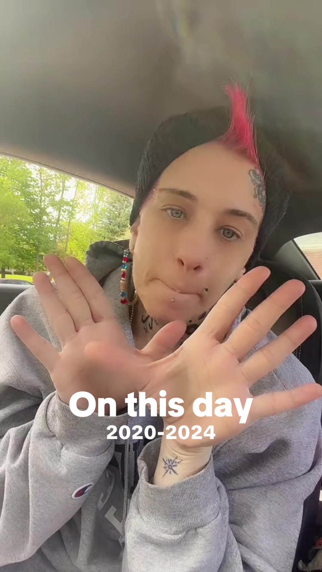 @HoneyBeeMelly