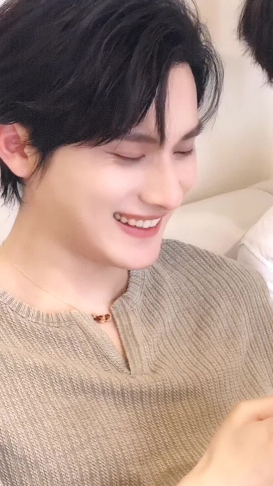 @‧。⋆ ans loves ocean