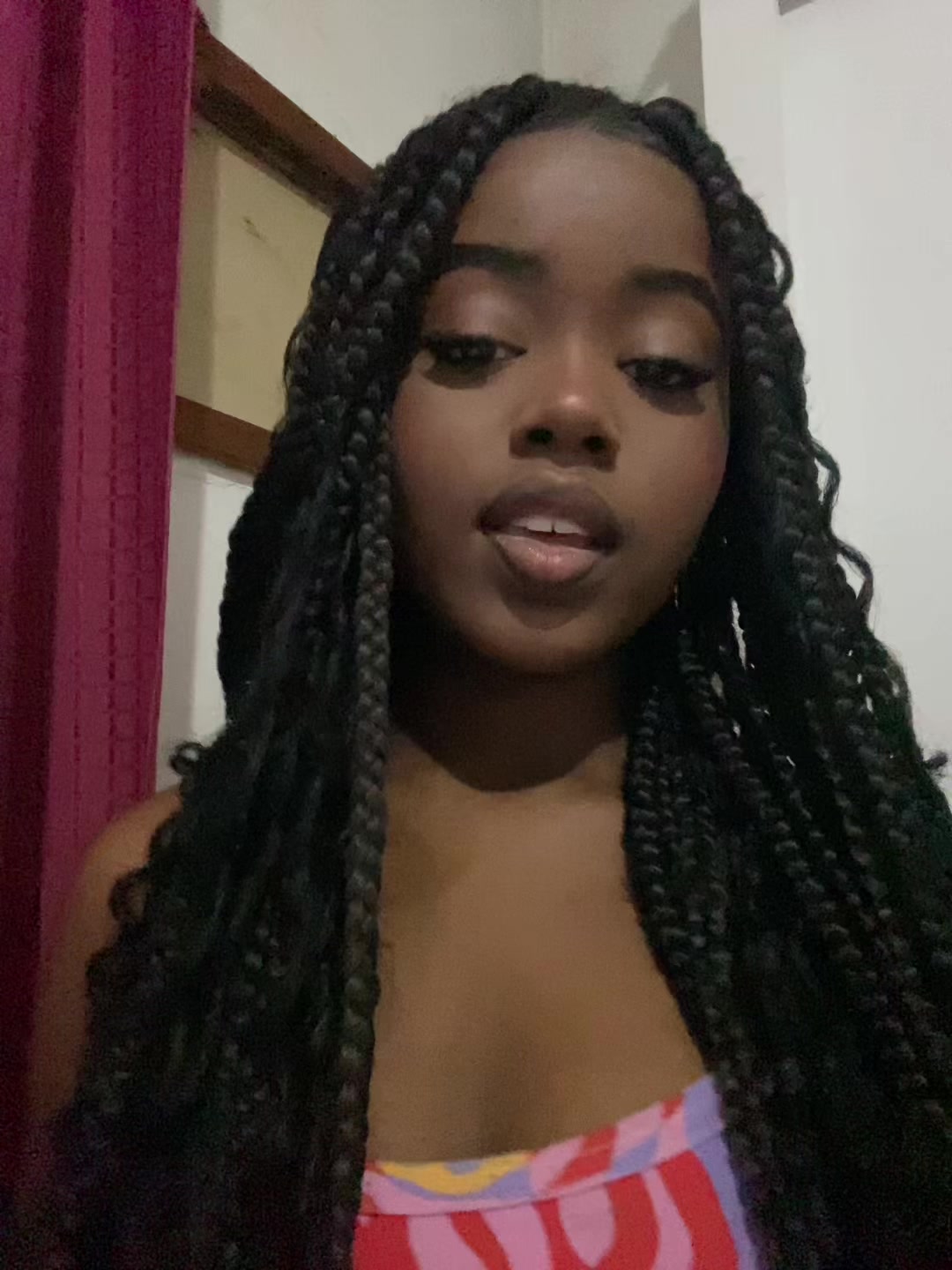 @tainá