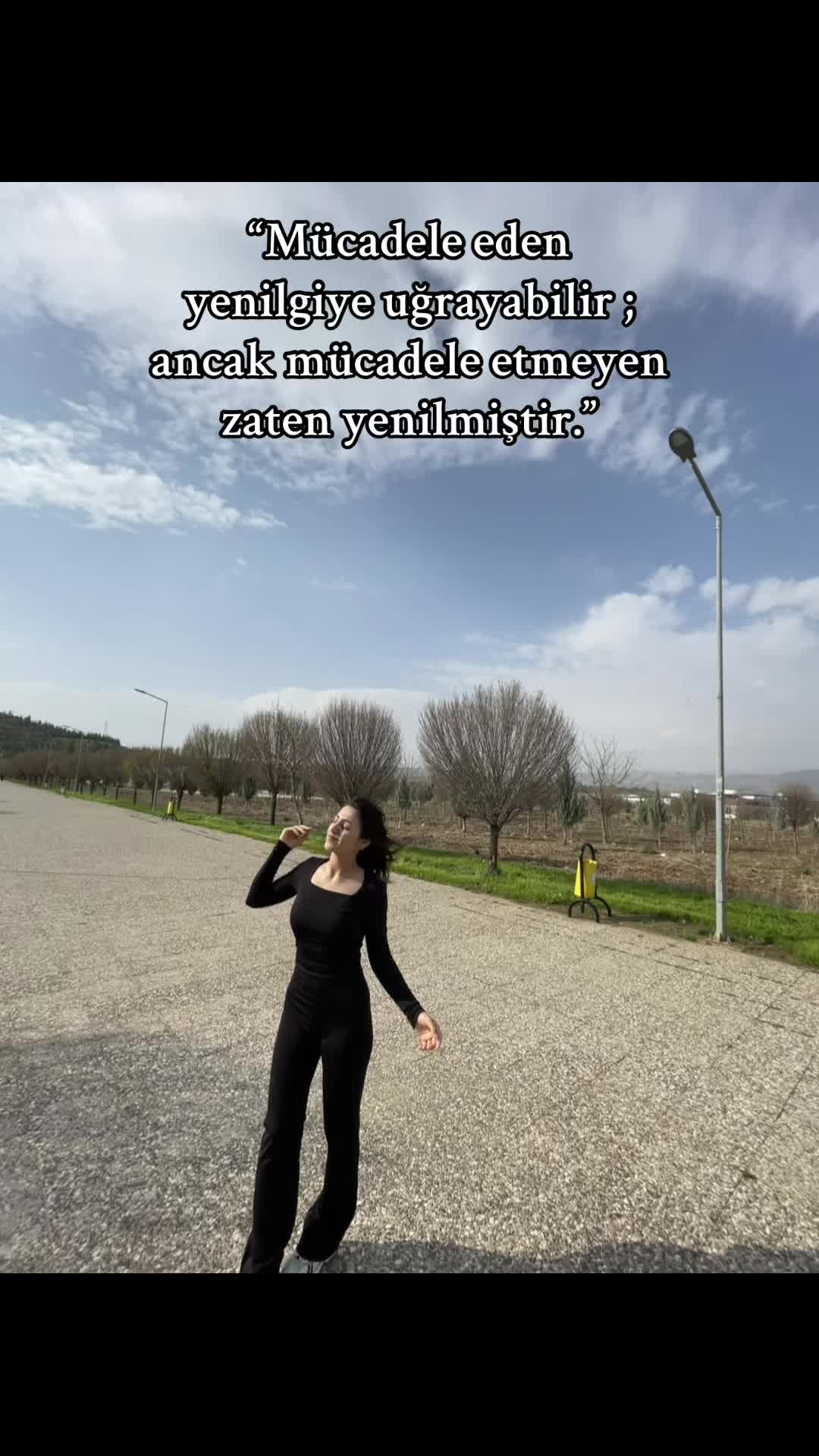 @𝒯