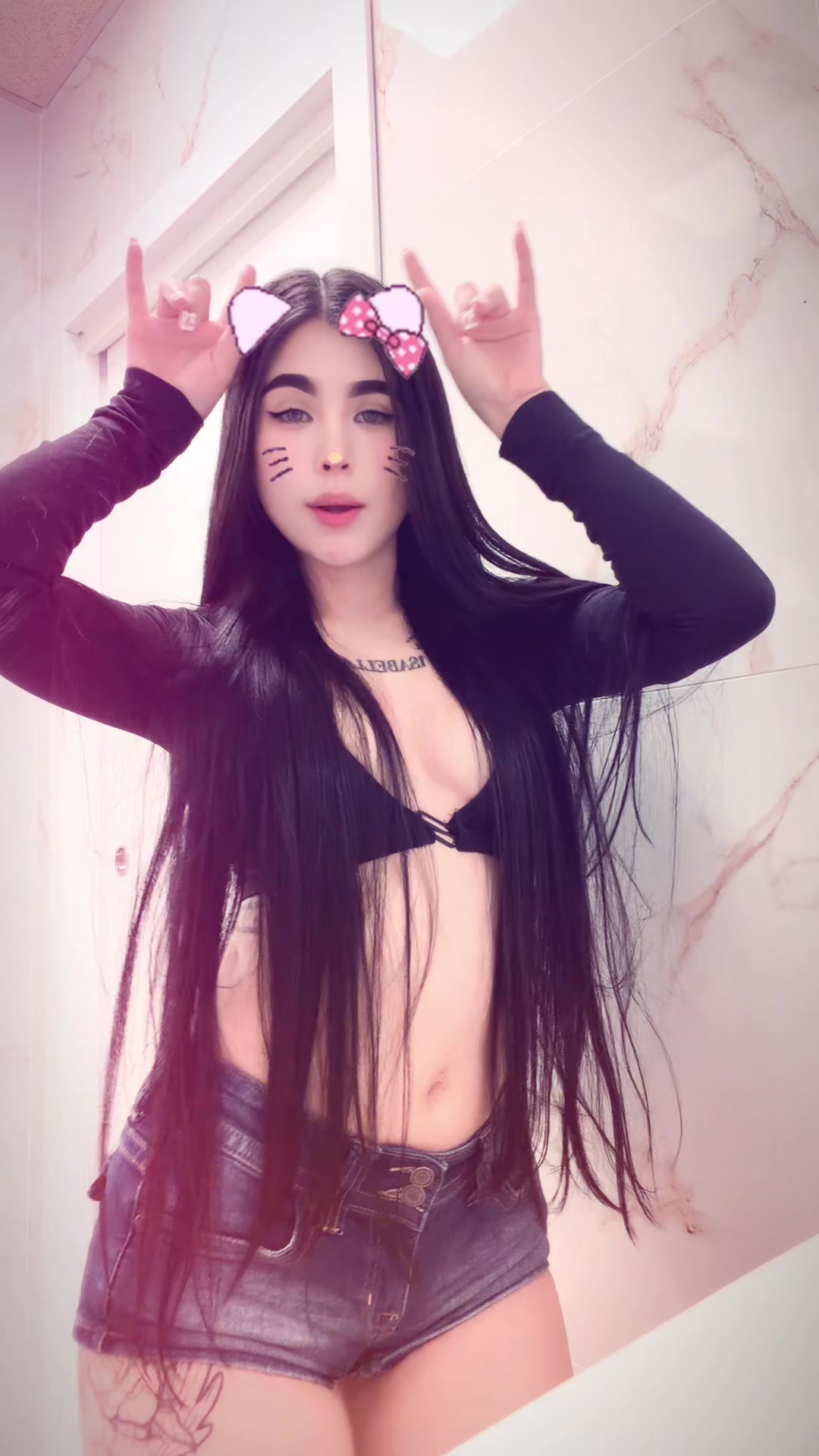 @🦦
