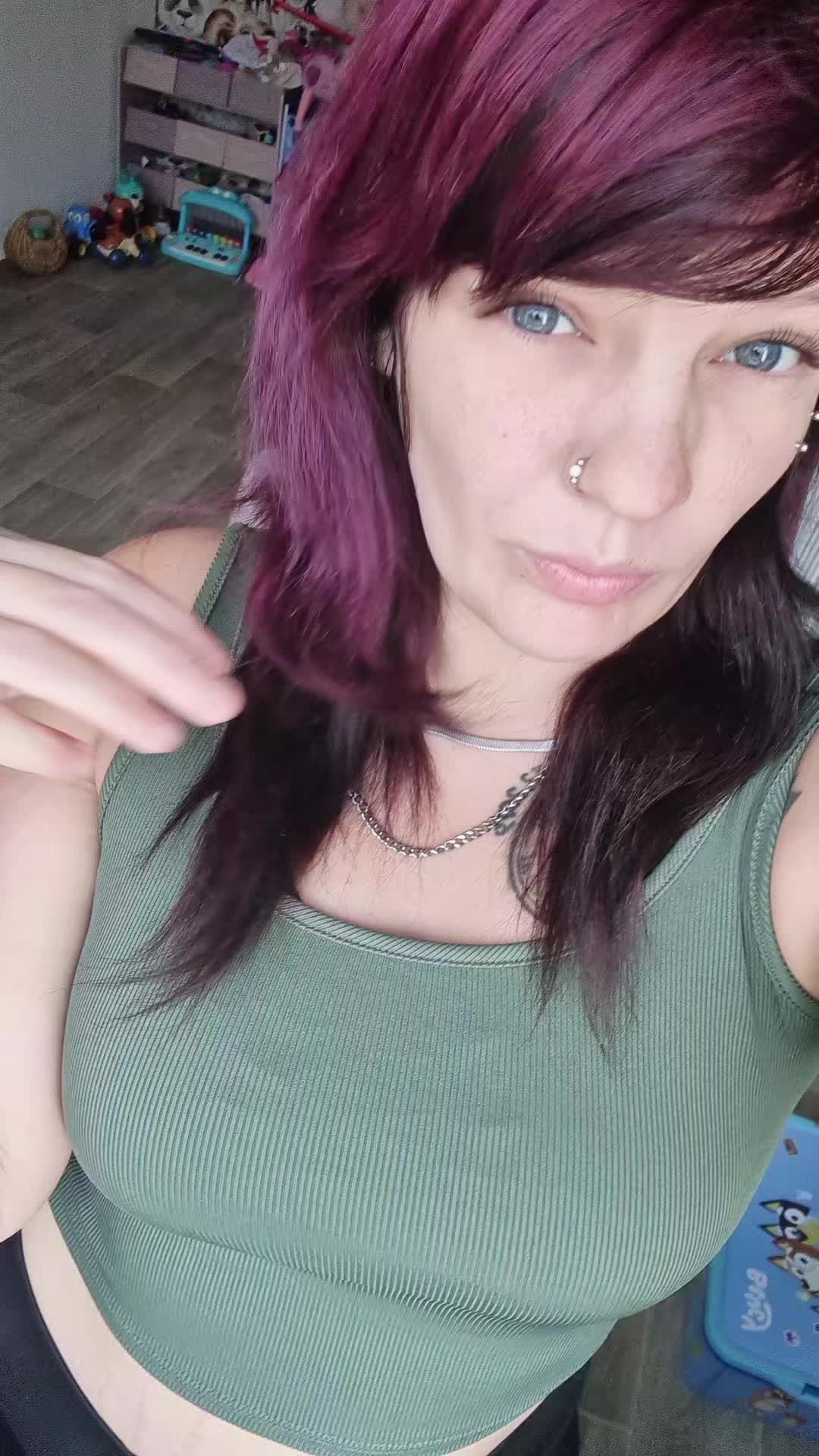 @🎀Verr&uuml;cktesWeib🎀