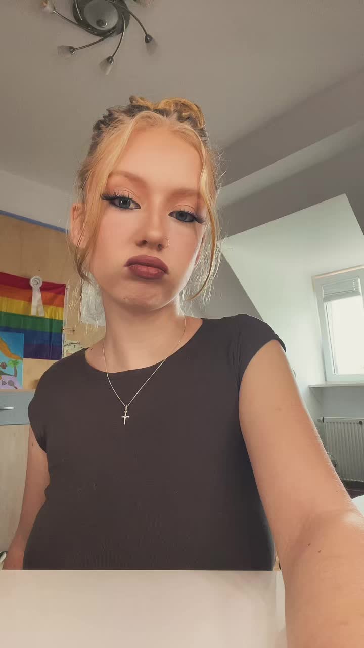 @𝐊𝐚𝐭𝐡𝐢🦋