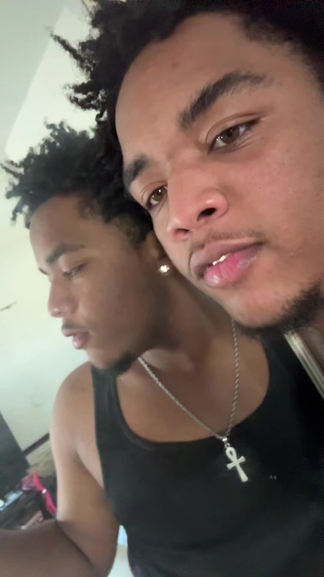 @IAMNOTREAL