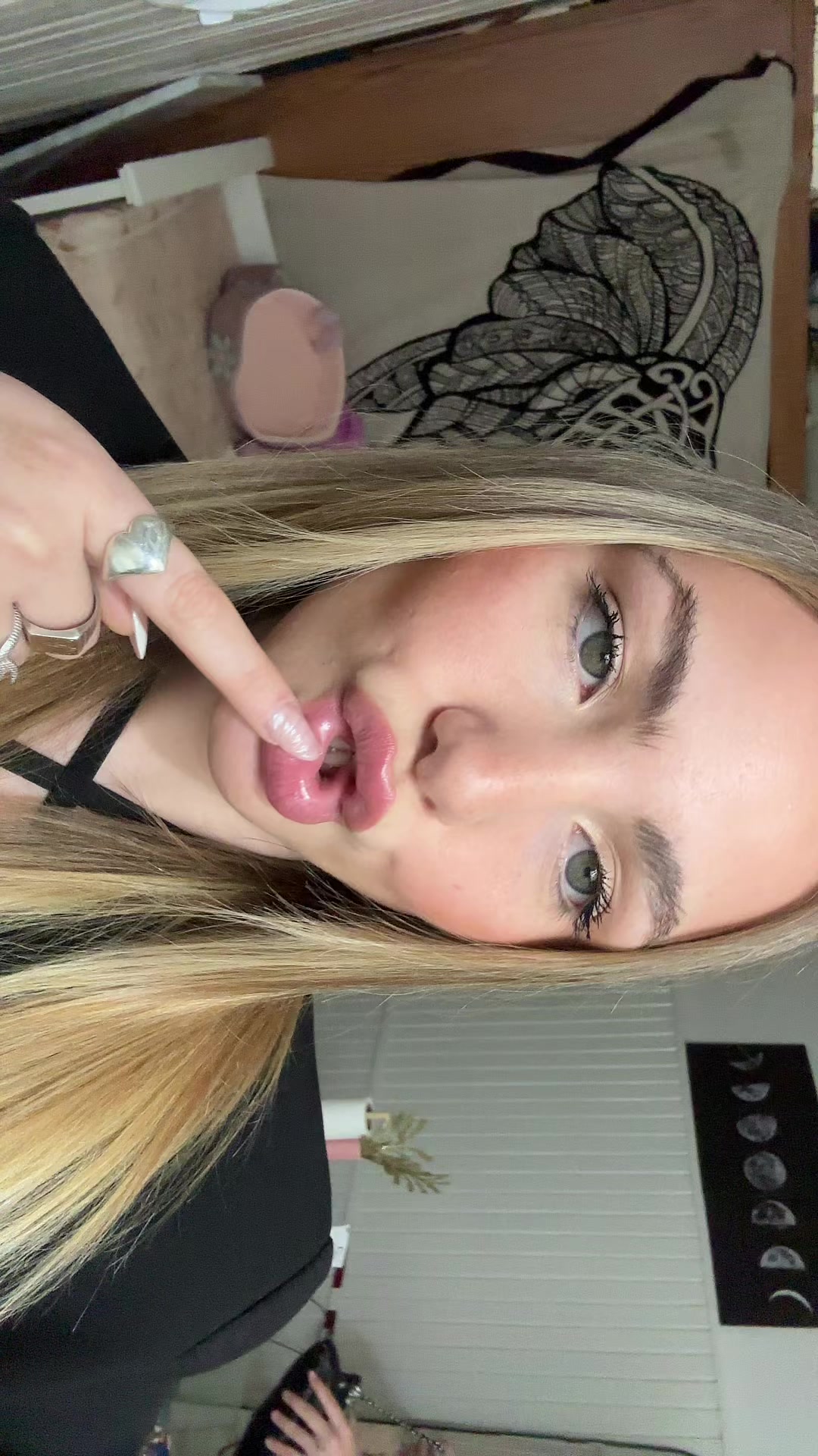 @Agostinaron