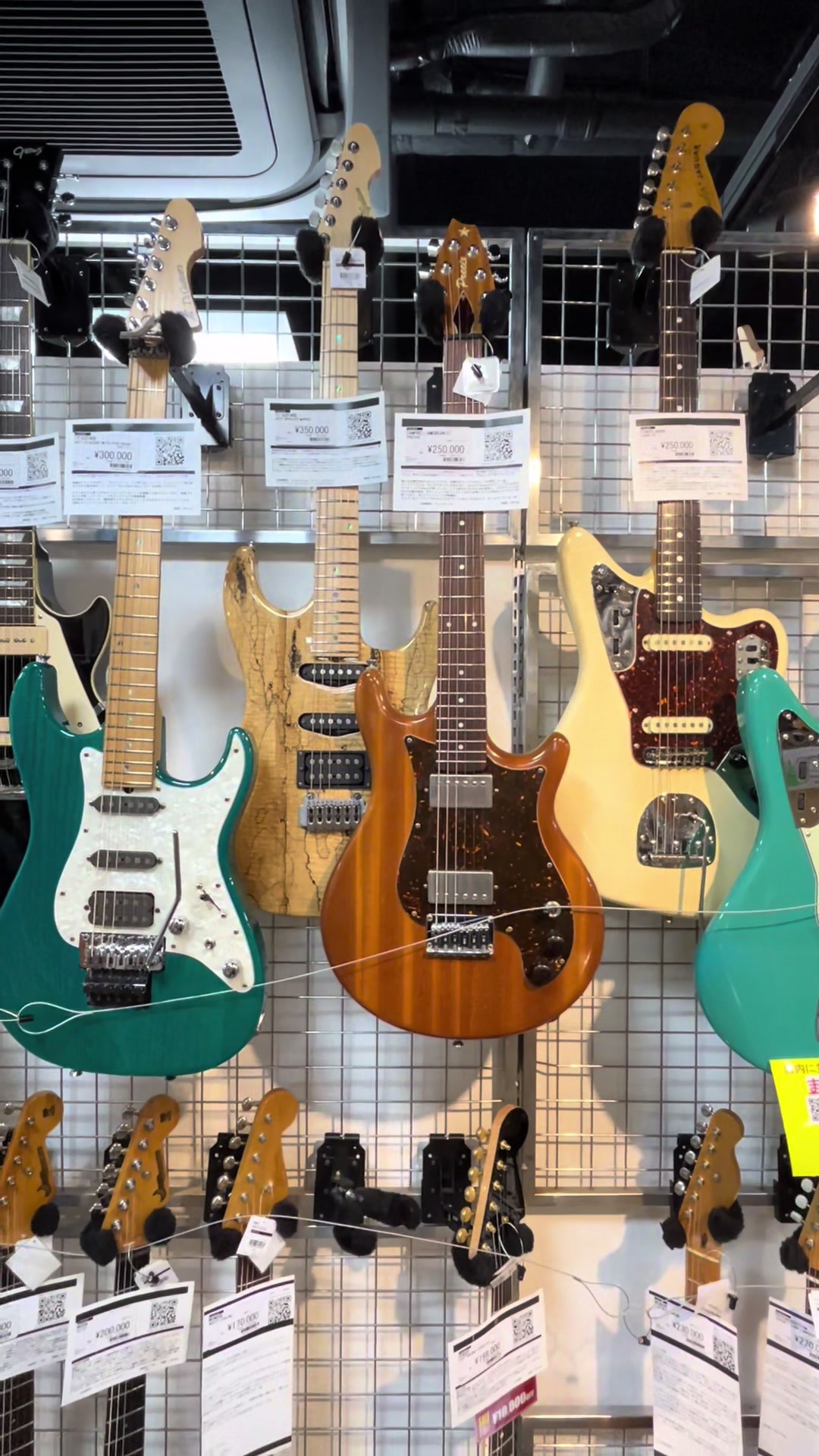 @Posts about guitars🎸