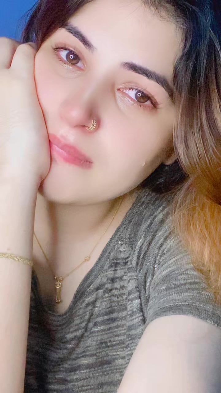 @anum_butt_143👑