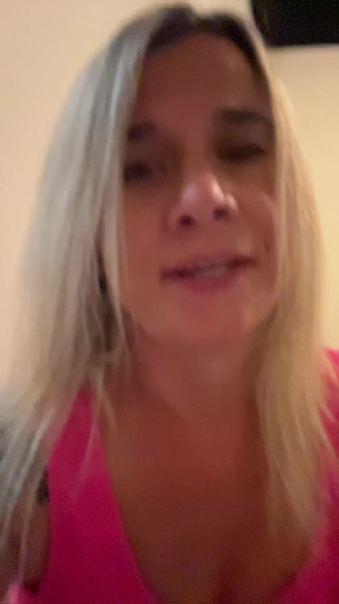 @Hotmomvibes