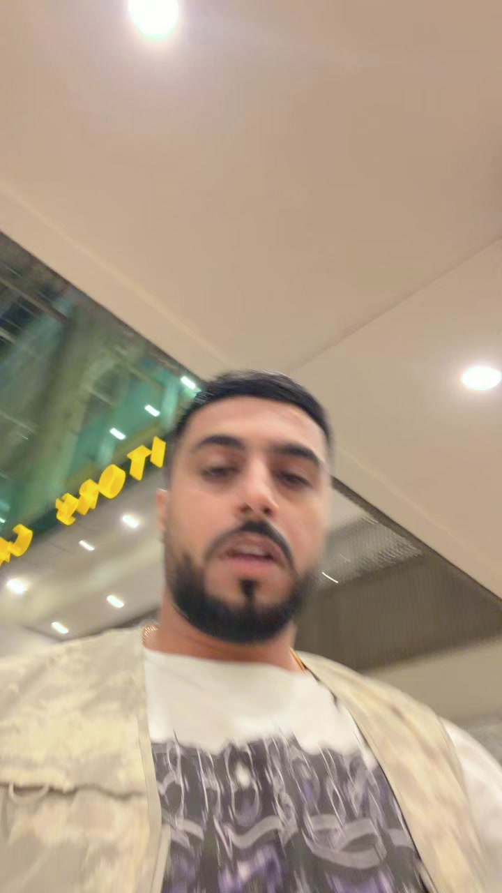 @VlogsByAli