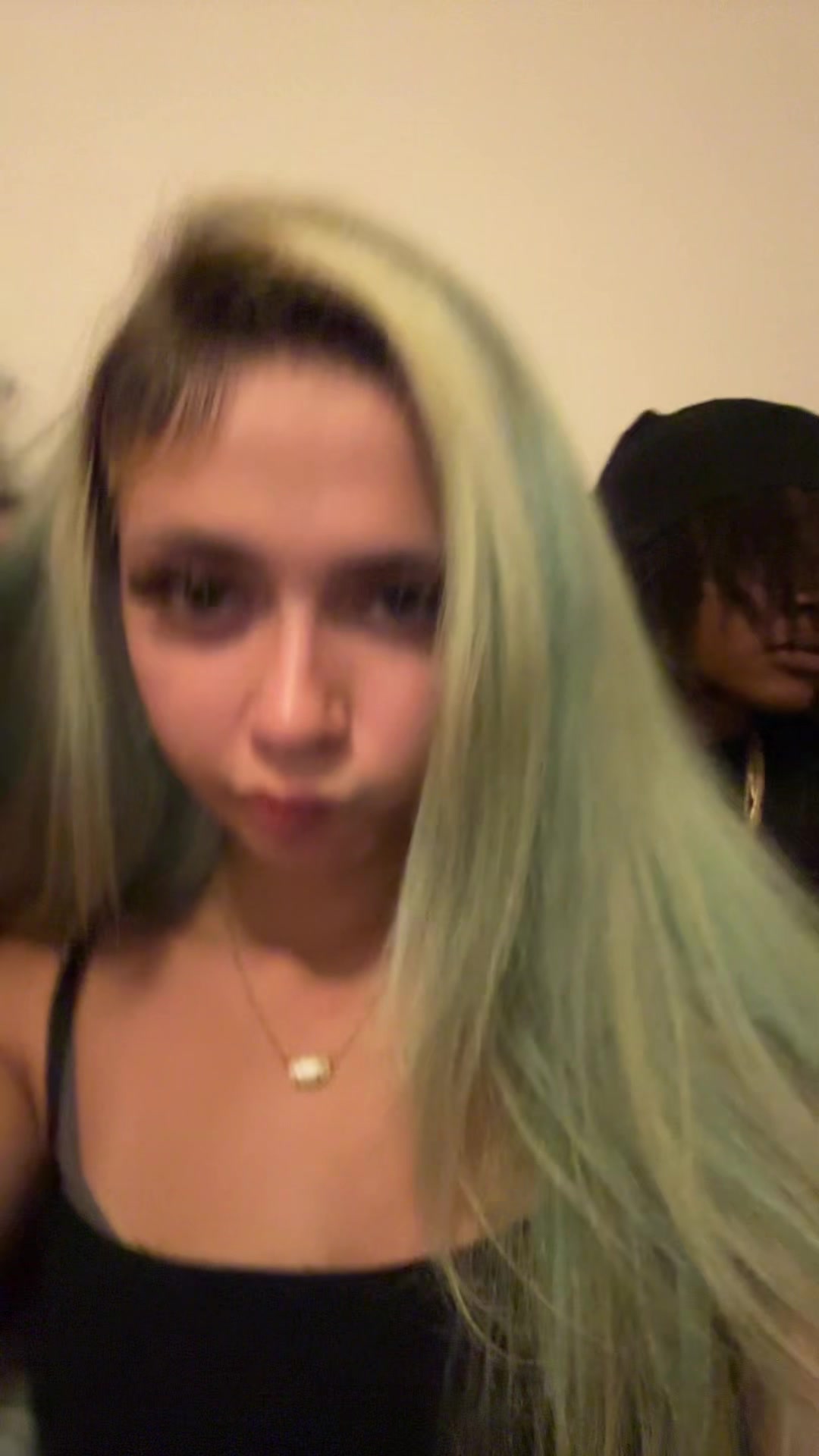 @⃟